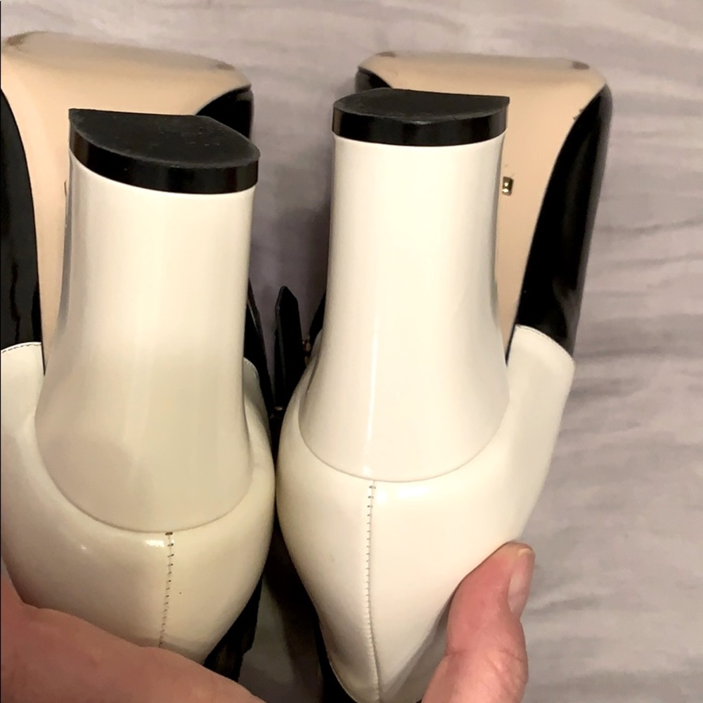 Gucci
Black and White Women's Nimue Leather Boots - Picture 11 of 12